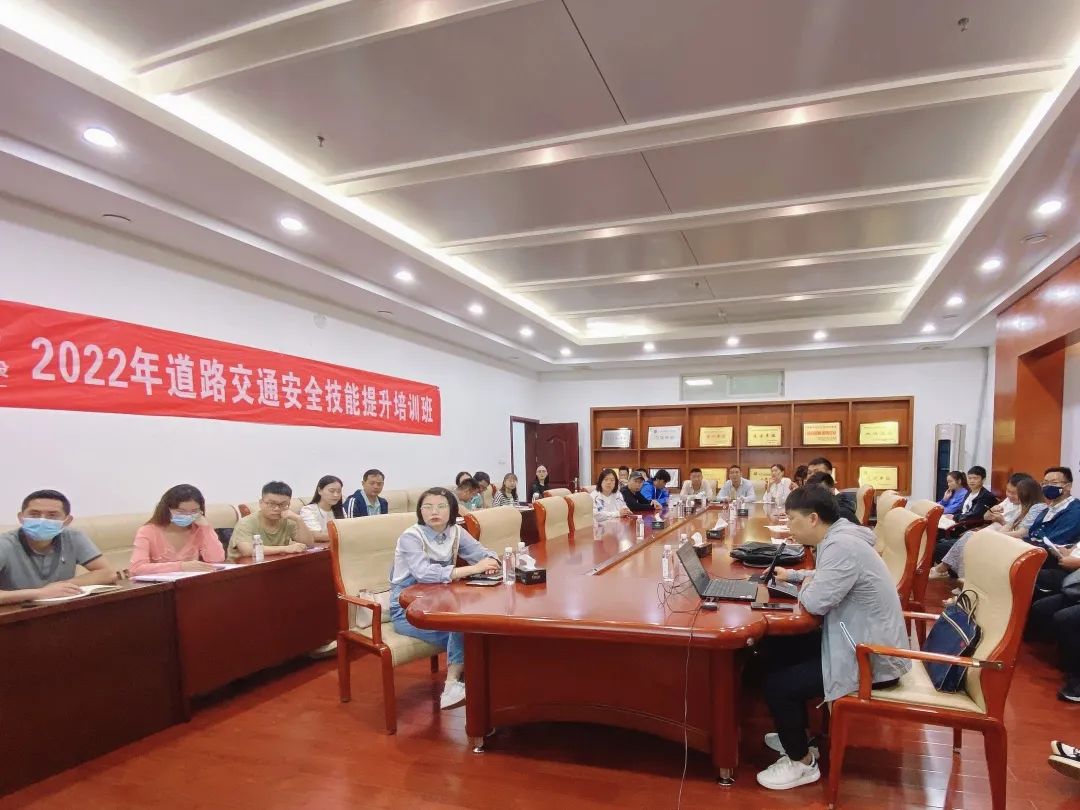 云南省铁路集团有限公司开展道路交通安全技能提升四级培训2.jpg