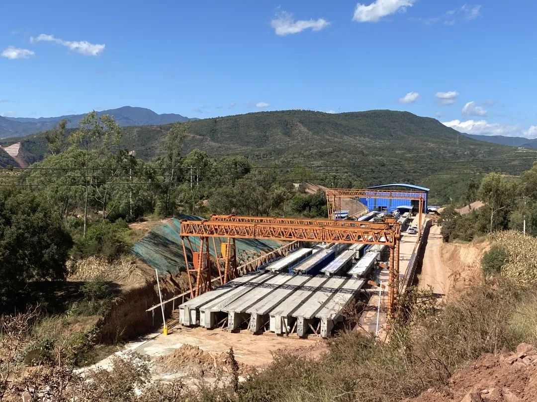 公司永大高速土建二分部标段内全线预制T梁浇筑圆满完成2.jpg