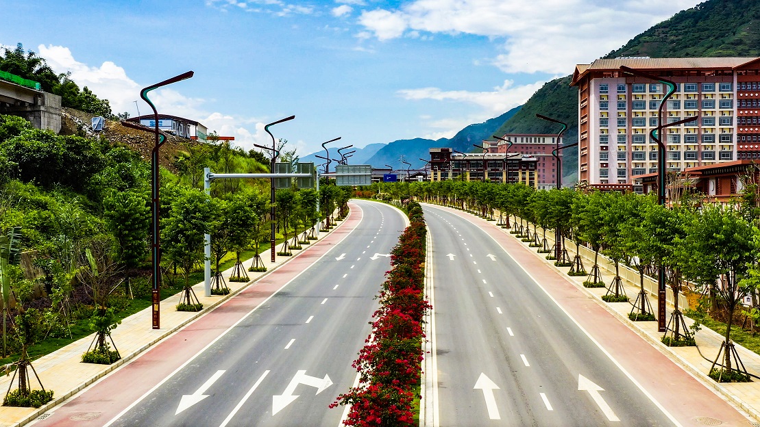 2.怒江美丽公路.jpg